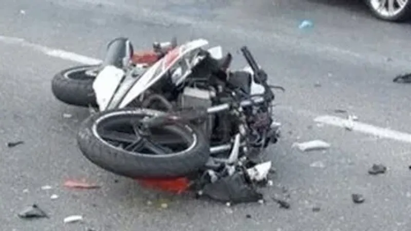 إصابة 3 أشخاص في حادث تصادم دراجة نارية وتروسيكل بالفيوم