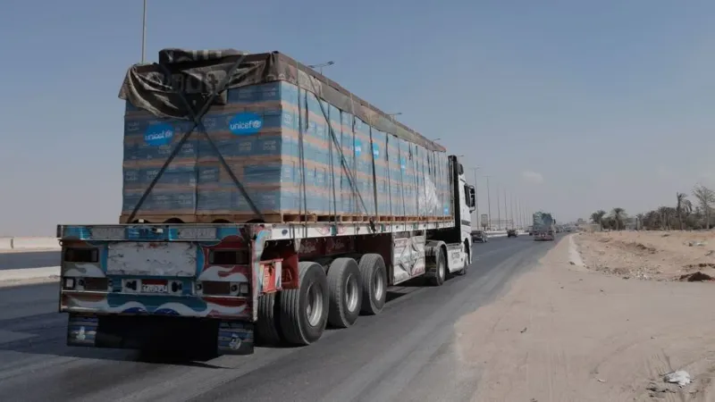 الأردن يعلن إرسال 115 شاحنة مساعدات غذائية إلى غزة