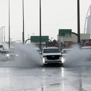 شاهد: بعد هطول أغزر أمطار في تاريخ الإمارات.. مطار دبي يواجه صعوبات كبيرة