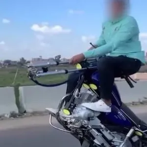 بالفيديو| الداخلية المصرية تكشف ملابسات استعراض خطر بدراجة نارية