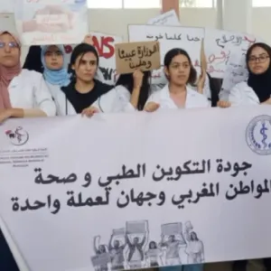 مطالب للحكومة بالإسراع في إنهاء أزمة طلبة كليات الطب والصيدلة وإلغاء العقوبات التأديبية