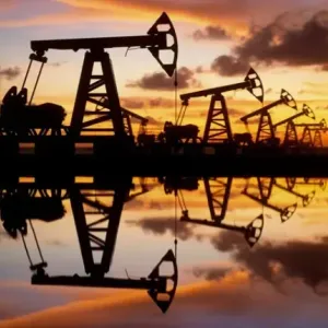 إرتفاع أسعار النفط وسط مخاوف من تراجع الإمدادات وتوقعات متباينة