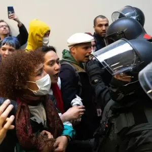 احتجاجات جامعات ألمانيا- نقد الاعتصامات وتحذير من عنف الشرطة