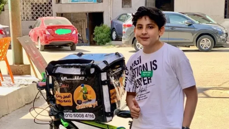 شهاب أصغر دليفري في مصر.. يسعى من أجل شراء «لاب توب» لدراسة البرمجة