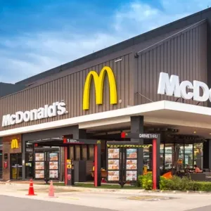 ماكدونالدز تطرح وجبات بـ5 دولارات لمواجهة أزمة ارتفاع كلفة المعيشة