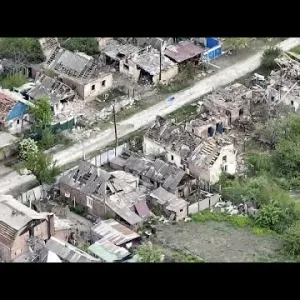 غارة روسية على قرية أوكرانية في دونتسك تتسبب في إصابة 7 أشخاص بجروح