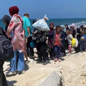 إصابات في صفوف النازحين بغزة بعد محاولتهم العودة لمناطقهم للمرة الثانية