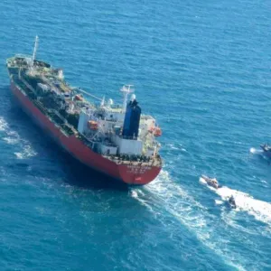 إعلام عبري: إيران تسيطر على سفينة مملوكة جزئيا لإسرائيل بالقرب من مضيق "هرمز"