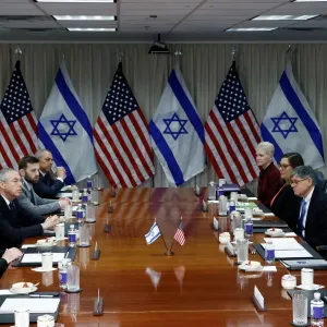ماذا دار في أول اتصال بين وزيري دفاع أمريكا وإسرائيل بعد الضربة داخل إيران؟