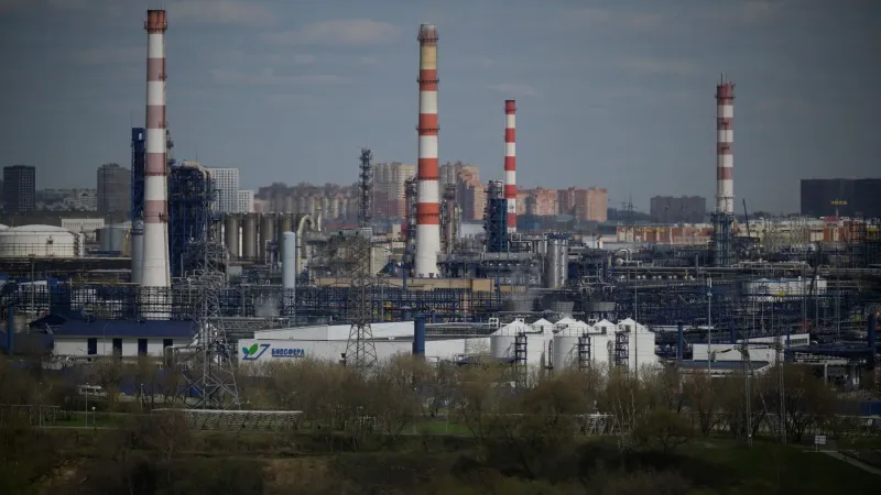 كيف تشكل هجمات أوكرانيا على المصافي الروسية تهديداً لأسواق الطاقة العالمية؟