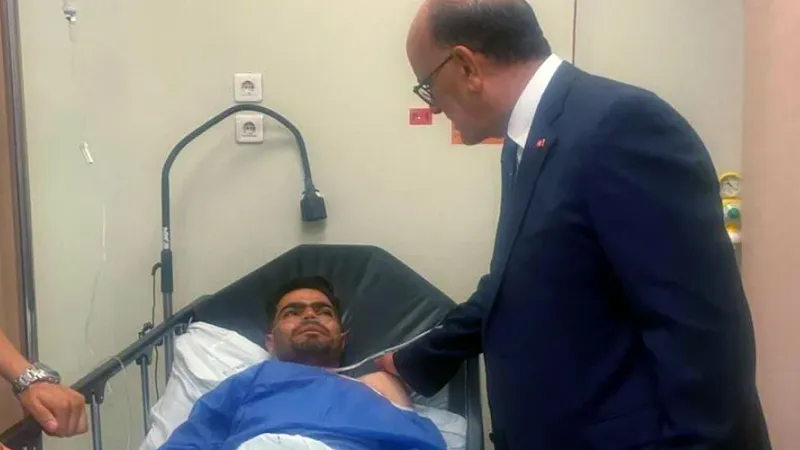 عاجل : سفير تونس يزور المواطن التونسي قبل إجرائه عملية جراحية على مستوى الساق