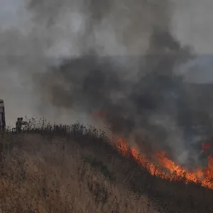 شاهد: شمال إسرائيل مشتعل مستعر وحرائق واسعة في الجولان بعد إطلاق حزب الله 200 صاروخ