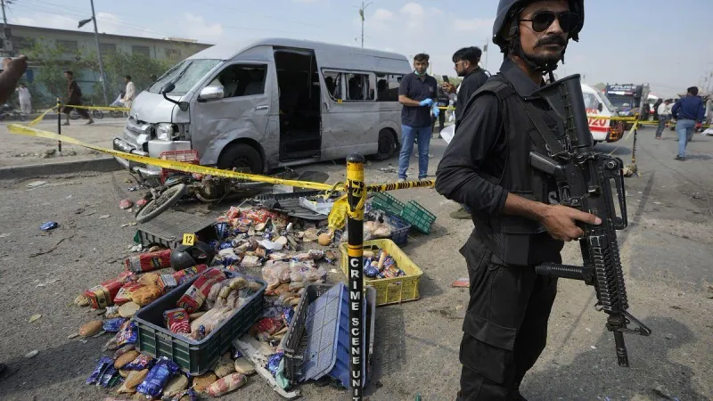 إصابة 3 أشخاص في هجوم انتحاري استهدف حافلة تقل عمالًا يابانيين في باكستان https://arabic.euronews.com/2024/04/19/karachi-police-on-suicide-attack-near...