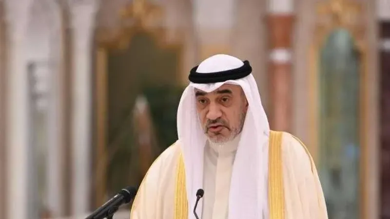 وزير الداخلية يعزي نظيره الإماراتي بوفاة الفريق متقاعد حمد الخييلي