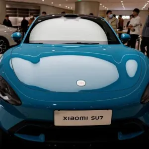 شاومي تنافس تسلا في السوق الصينية بسيارة كهربائية أقل سعرا