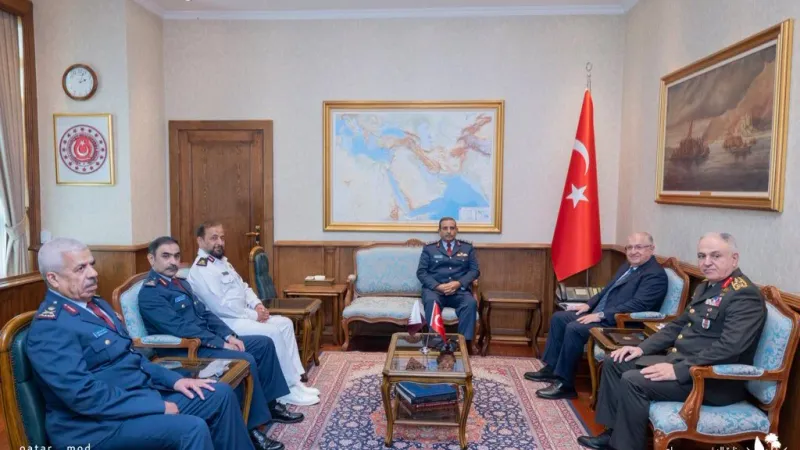 رئيس الأركان يلتقي وزير الدفاع ورئيس الأركان التركيين