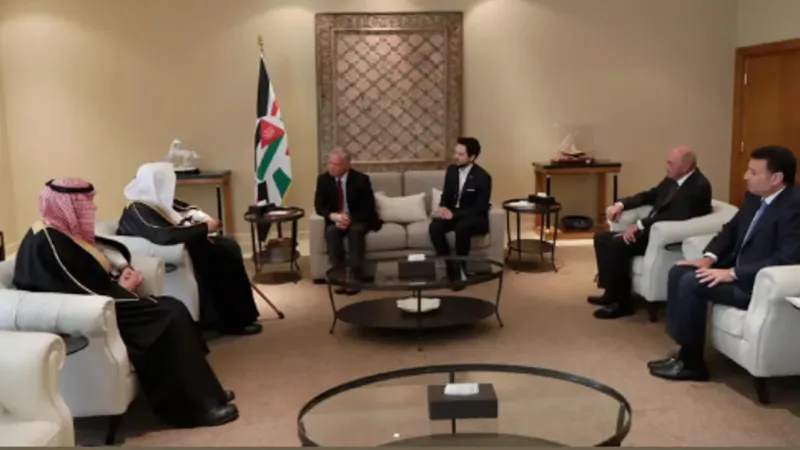 ملك الأردن يستقبل رئيس مجلس الشورى ويستعرضات العلاقات التاريخية بين البلدين