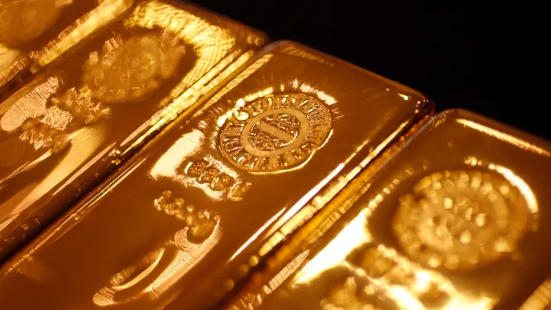 الذهب يتجه لتحقيق أفضل أداء أسبوعي منذ 5 أبريل وسط آمال خفض الفائدة التفاصيل: http://tinyurl.com/mr3a24nr #قناة_الغد