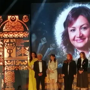 تكريم المخرجة هالة خليل في مهرجان أسوان لأفلام المرأة