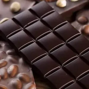 هل الشوكولاتة الداكنة تخفض الكوليسترول؟