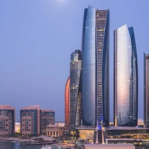 القابضة ADQ الإماراتية تطرح أول سنداتها في بورصة لندن بقيمة 2.5 مليار دولار