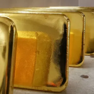الذهب يرتفع مع تراجع عوائد السندات الأميركية