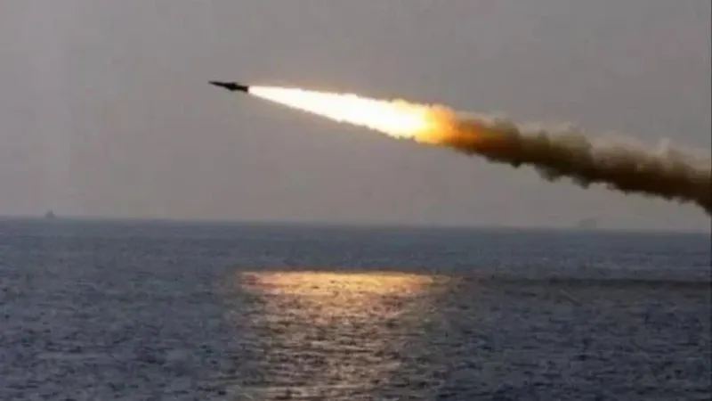 الجيش الأمريكي: الحوثيون أطلقوا صواريخ على سفينتين في البحر الأحمر