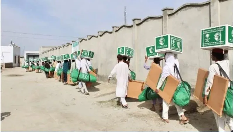 «سلمان للإغاثة» يوزع 1.367 حقيبة إيوائية في باكستان و300 طن من التمور بجمهورية تشاد