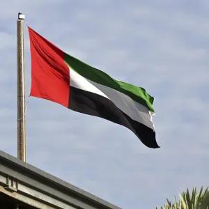 الإمارات تدعو إلى ضبط النفس وتجنيب المنطقة التصعيد
