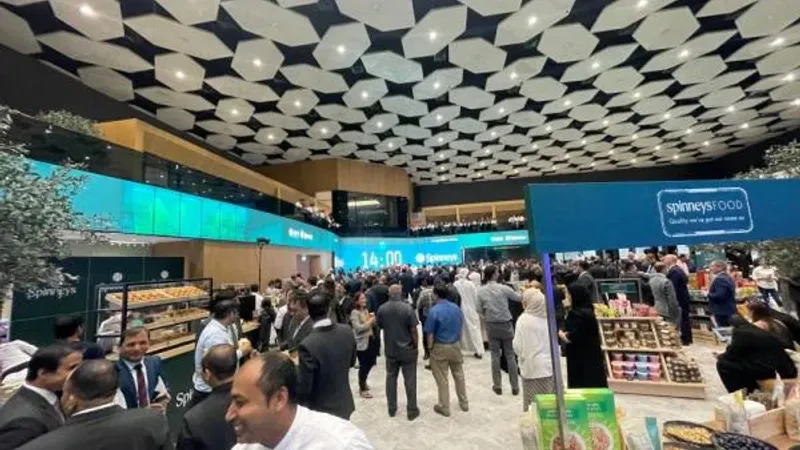 بالفيديو| إدراج أسهم سبينس في سوق دبي المالي