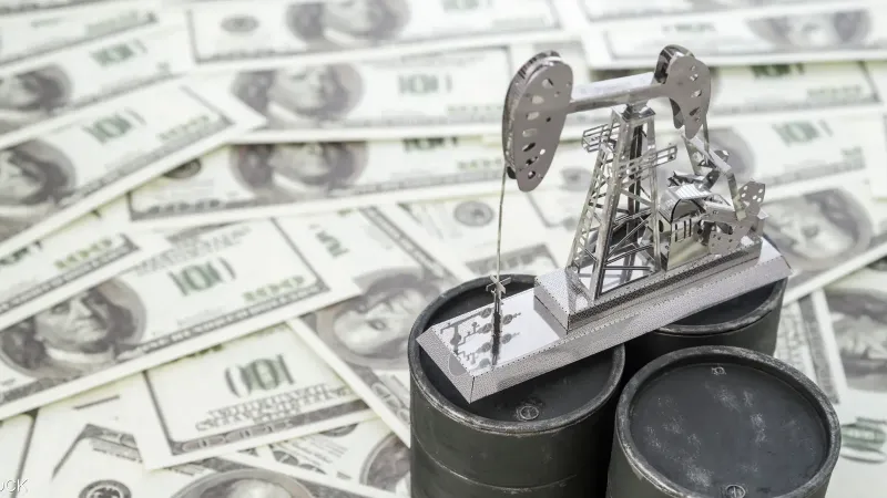 النفط يتراجع مع ترقب المستثمرين لقرار الفيدرالي