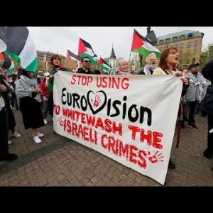 فيديو: الآلاف يتظاهرون دعماً للفلسطينيين في مالمو قبل مشاركة المغنية الإسرائيلية بمسابقة يوروفيجن