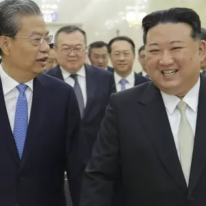 بحضور كيم جونغ أون.. احتفالات بيوم الجيش في كوريا الشمالية على وقع إطلاق الصواريخ