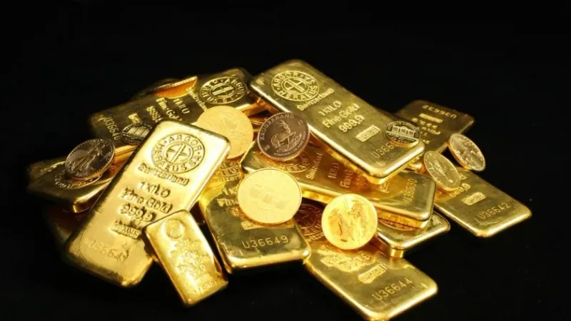 الذهب يقترب من أدنى مستوياته عالميا في أسبوعين.. تكهنات خفض الفائدة السبب