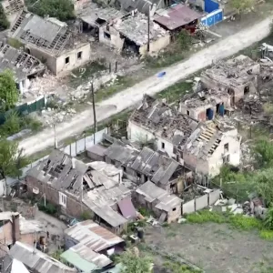 غارة روسية على قرية أوكرانية في دونتسك تتسبب في إصابة 7 أشخاص بجروح