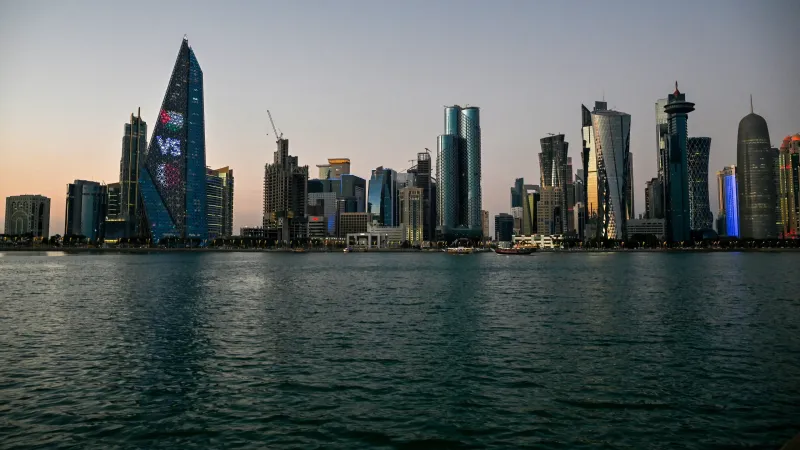 فيتش ترفع التصنيف الائتماني لـ7 بنوك قطرية مع نظرة مستقبلية مستقرة