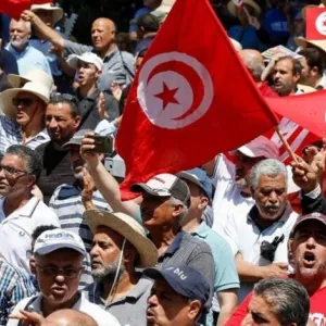 موجة توقيفات في تونس.. والمئات يتظاهرون