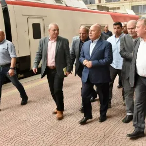 وزير النقل يطمئن على استعدادات محطة مصر بالإسكندرية لموسم عيد الأضحى
