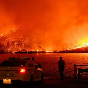 إجلاء آلاف السكان جراء حريق ضخم في كاليفورنيا
