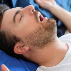 على ماذا يدل الشخير العالي أثناء النوم؟