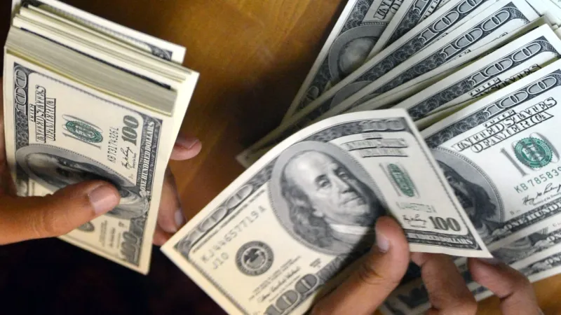 الدينار العراقي يعاود التعافي أمام الدولار الأمريكي في الأسواق المحليّة