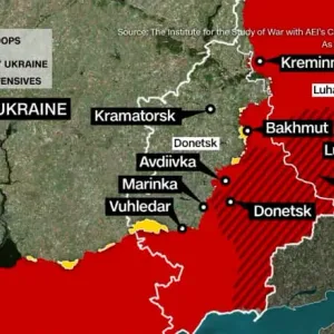 مسؤولون أوكرانيون: القوات الروسية تستخدم أسرى البلدات الحدودية "كدروع بشرية"