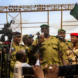 بنين تمنع عبور الشحنة الأولى من نفط النيجر بسبب خلاف حول الحدود