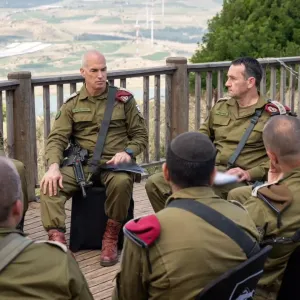 شاهد: جندي إسرائيلي ملثم يدعو إلى التمرد على وزير الدفاع ورئيس الأركان ويؤكد نتنياهو القائد الوحيد