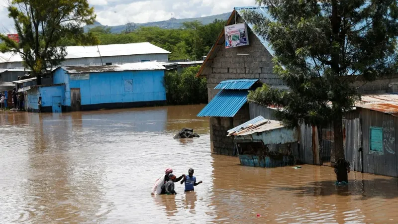 مصرع العشرات بانهيار سد في كينيا