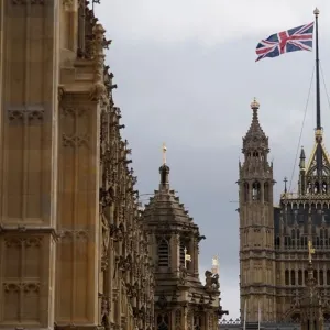 فضائح متتالية في البرلمان البريطاني تهز ثقة الناخبين في المملكة