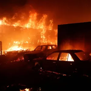 تشيلي: رجل إطفاء وموظف متهمان بإشعال حرائق غابات أودت بحياة 137 شخصاً
