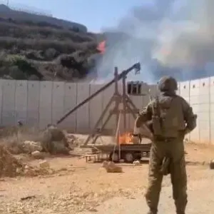 بالفيديو |جنود إسرائيليون يستهدفون الأراضي اللبنانية بالمنجنيق والسهام