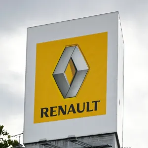 في صفقة قد تدر 362 مليون يورو .. شركة Renault تعتزم تقليص حصتها في Nissan