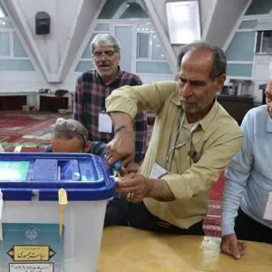 بيزشكيان وجليلي يتنافسان غداً على مقعد الرئاسة في إيران